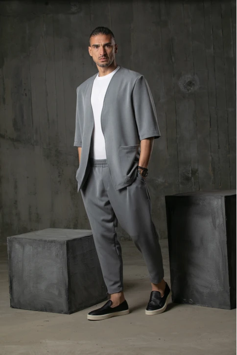 Χρώμα: ΓΚΡΙ