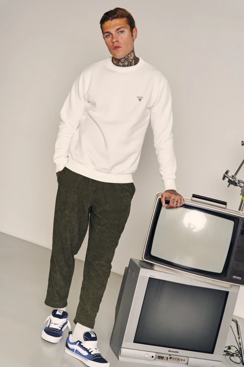 Χρώμα: ΕΚΡΟΥ