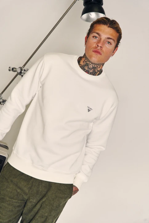 Χρώμα: ΕΚΡΟΥ