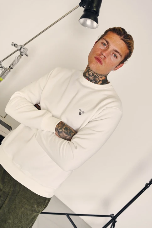 Χρώμα: ΕΚΡΟΥ