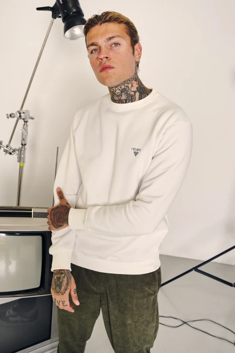 Χρώμα: ΕΚΡΟΥ