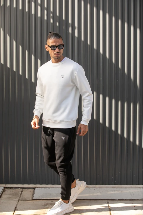 Χρώμα: ΕΚΡΟΥ